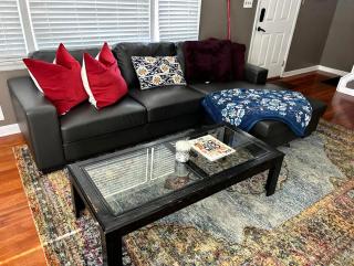 Relaxing 4BR Holiday Retreat Large, Cozy & Close to Airport - 9