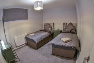 Spacious 6BR Home with Ensuite Perfect for Groups Stays - 8