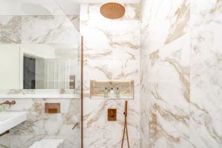 Dragon Suites Luxury Apartments at Rutland Square - 6