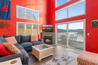 Family-friendly Home Hot Tub Lake View & Pool Access - 0