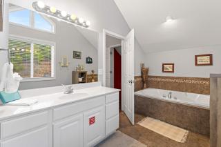 Family-friendly Home Hot Tub Lake View & Pool Access - 6