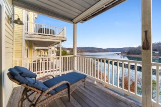 Family-friendly Home Hot Tub Lake View & Pool Access - 0