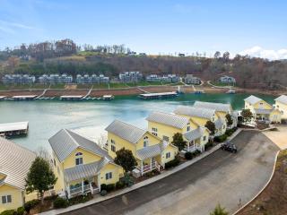 Family-friendly Home Hot Tub Lake View & Pool Access - 7