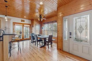Peaceful Waterfront Retreat Sleeps 8 Dock is available & Grill - 5