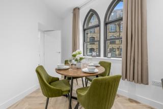 2 Bed Huddersfield Cottage Parking - 8