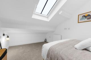 2 Bed Huddersfield Cottage Parking - 5