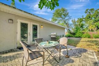 Sleeps 8 Pets Welcome Fenced In Backyard - 4