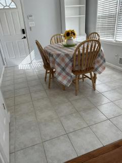 Relaxing 4BR Holiday Retreat Large, Cozy & Close to Airport - 6