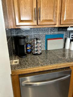 Relaxing 4BR Holiday Retreat Large, Cozy & Close to Airport - 2