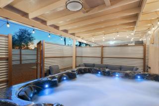 3BR 2BA Cozy Home with Jacuzzi Near Downtown - 9