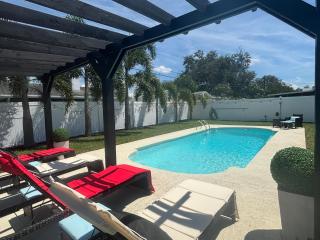 WOW Free Heated Pool and Hot Tub Modern Home 3 Miles To The Beach - 9