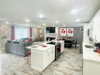 WOW Free Heated Pool and Hot Tub Modern Home 3 Miles To The Beach - 5