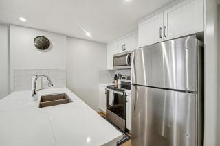 Deluxe Mahogany Lake Getaway Sleeps 4 - 3