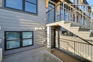 Cozy Place to Stay in Mahogany SE Calgary - 6