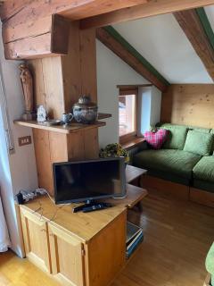 Cortina central apartment overlooking Tofane Faloria - 3