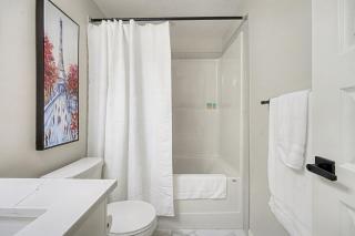 Cozy 2 bedrooms Suite in Mahogany SE Sleeps 6 - Calgary - 8