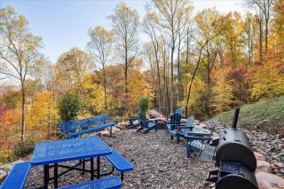 Secluded Cubs Den Retreat in Wears Valley Sleeps 10 Hot Tub Pool Table Dog Friendly - 7