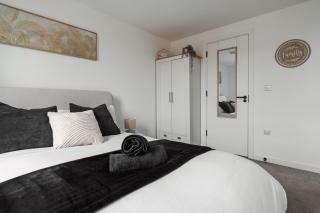 2 Bedroom - Old Trafford - Balcony - Free Parking - 3