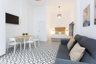 Holidays2Malaga Picasuss Loft New Built Close Huelin Beach and Promenade - 7