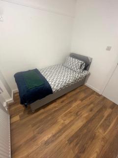 Good Priced Single Rooms in Church Road, Northolt - 1