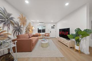 Modern 2BR in Prime Location with Board Games - 2