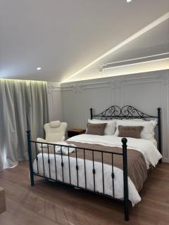 Orion Palace Boutique Hotel - 4