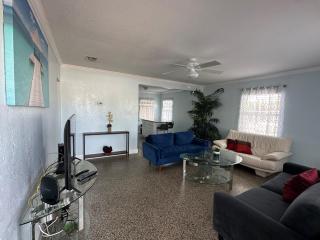 St Pete Beach 2 bedroom cottage 500 feet to sand - 7