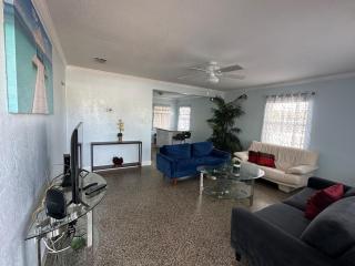 St Pete Beach 2 bedroom cottage 500 feet to sand - 1