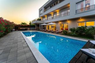 Villa Chillax in Medulin for 10 people with 47 m2 private pool, jacuzzi & sea view - only 400 meters from beach - 0