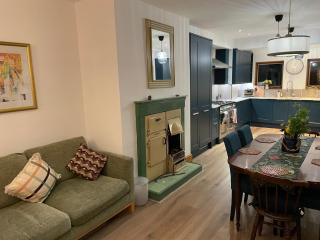 "Ivyholme" Superb Premium House in Central Durham Location - 3