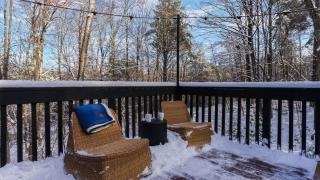 Half Moon by AvantStay 4BR Cabin w Large Deck Yard w Patio Outdoor Dining - 5