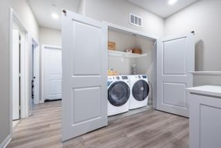 Chula Vista 3BR with Children's Playroom, Pool, Park and Sleeps 9 - 4