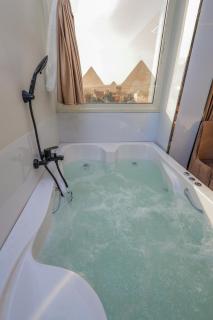 First Site OF Pyramids View & Jacuzzi - 2