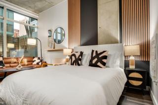 Boulevard Stays Downtown Urban STU Pool Parking Gym - 9