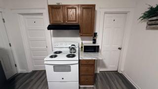 Nona - Private Room 2 with Parking, Desk & Fast WiFi near Yale, Quinnipiac, SCSU & Hospitals - 9