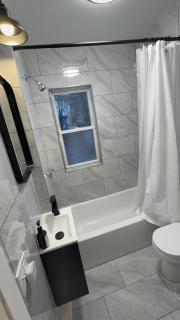 Nona - Private Room 2 with Parking, Desk & Fast WiFi near Yale, Quinnipiac, SCSU & Hospitals - 1