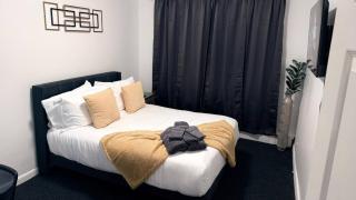 Nona - Private Room 3 with Parking, Desk & Fast WiFi near Yale, Quinnipiac, SCSU & Hospitals - 0