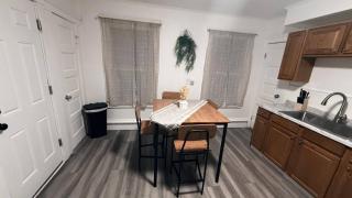 Nona - Cozy 3BR Apt with Parking, Desk & Fast WiFi near Yale, Quinnipiac, SCSU & Hospitals - 5