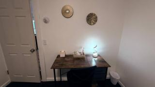 Nona - Cozy 3BR Apt with Parking, Desk & Fast WiFi near Yale, Quinnipiac, SCSU & Hospitals - 3