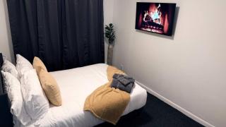 Nona - Cozy 3BR Apt with Parking, Desk & Fast WiFi near Yale, Quinnipiac, SCSU & Hospitals - 1