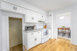 Contemporary Cozy Bungalow - 7