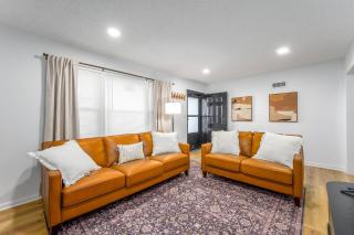 Contemporary Cozy Bungalow - 6