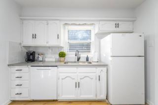 Contemporary Cozy Bungalow - 4