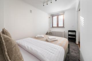 Żurawia Spacious Apartment by BookingHost - 4