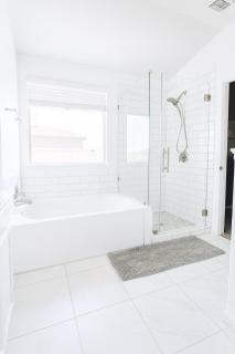 Modern Family Retreat, 4BR Home, Fast WiFi, Parking, Less than 15 mins from Austin - 2