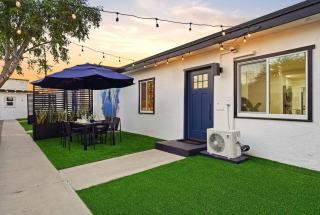 Modern 2BR in Prime Location with Board Games - 5