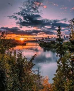 Luxurious Large 3 Bedroom Loft Saskatchewan Drive - 5