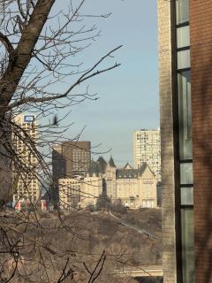 Luxurious Large 3 Bedroom Loft Saskatchewan Drive - 3