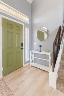 Modern Family Retreat, 4BR Home, Fast WiFi, Parking, Less than 15 mins from Austin - 8