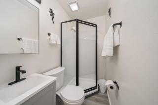 3BR 2BA Cozy Home with Jacuzzi Near Downtown - 6